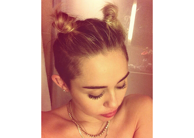 Brunette Miley Cyrus Porn - Miley Cyrus Posts A Naked Selfie Before The MTV EMAs